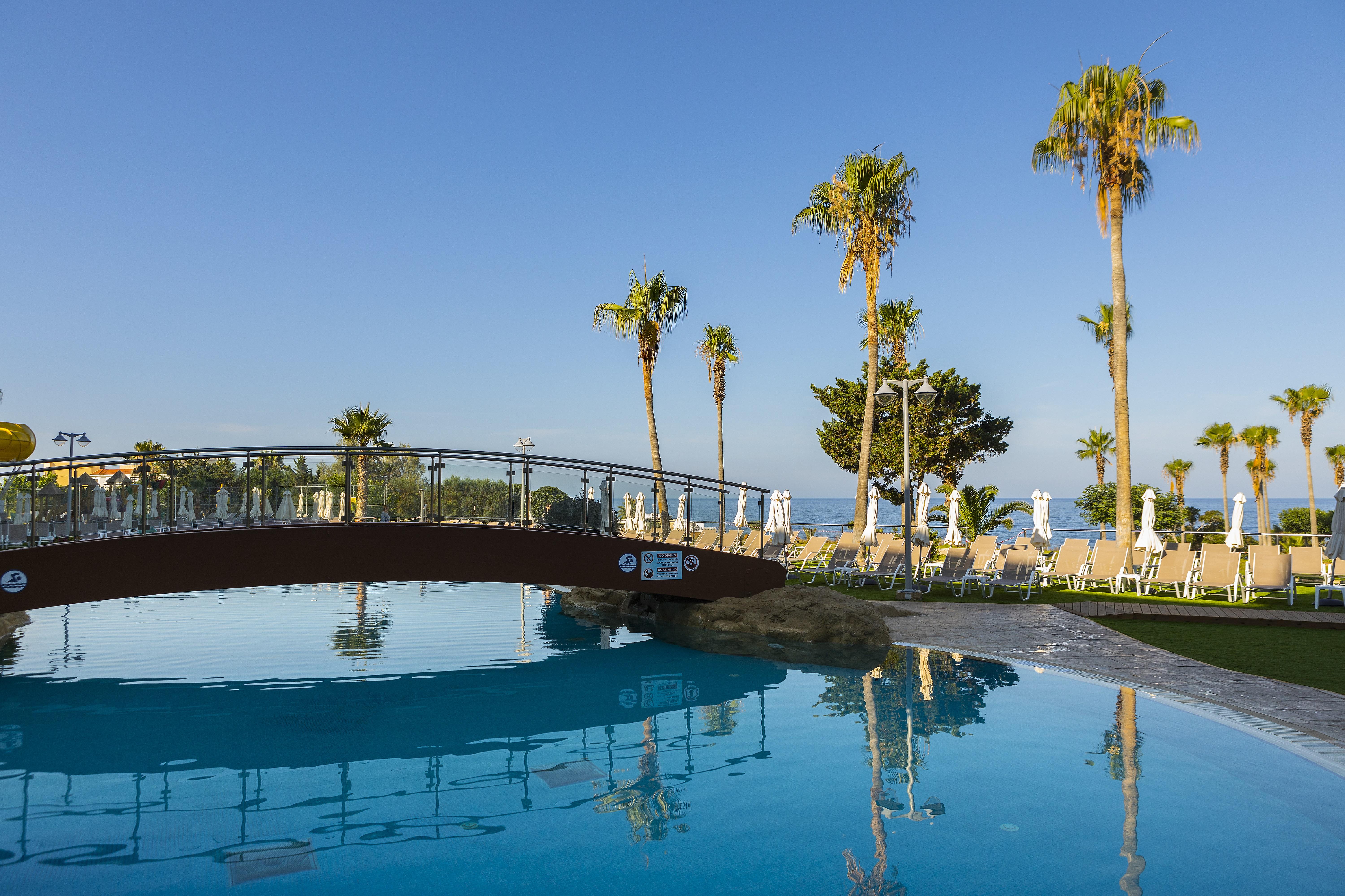 Leonardo Laura Beach & Splash Resort Klorakas Exterior photo