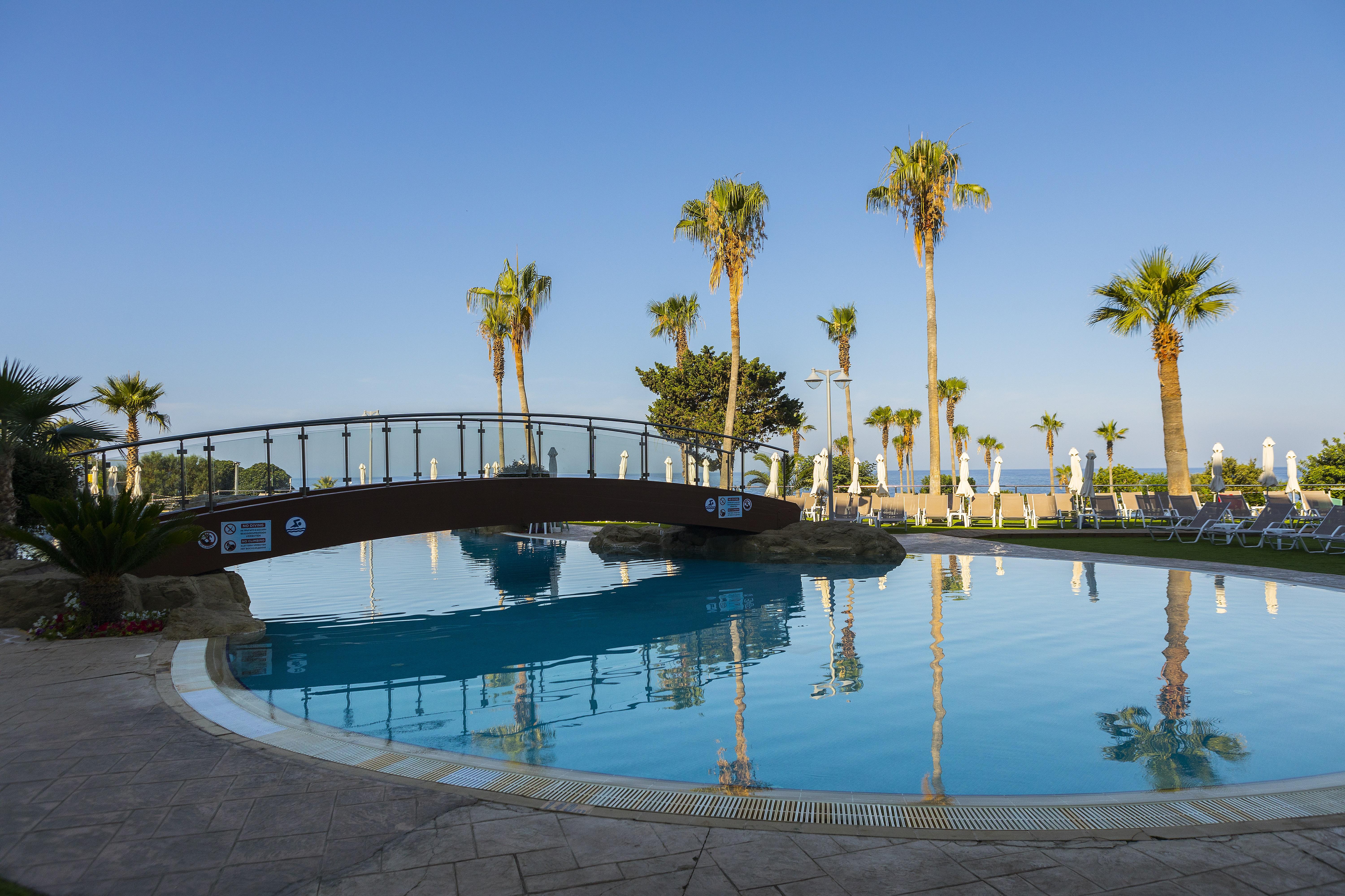 Leonardo Laura Beach & Splash Resort Klorakas Exterior photo
