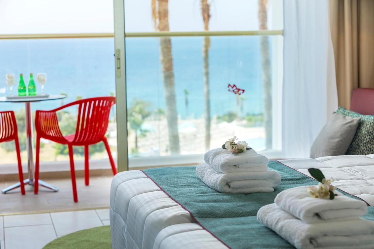Leonardo Laura Beach & Splash Resort Klorakas Exterior photo