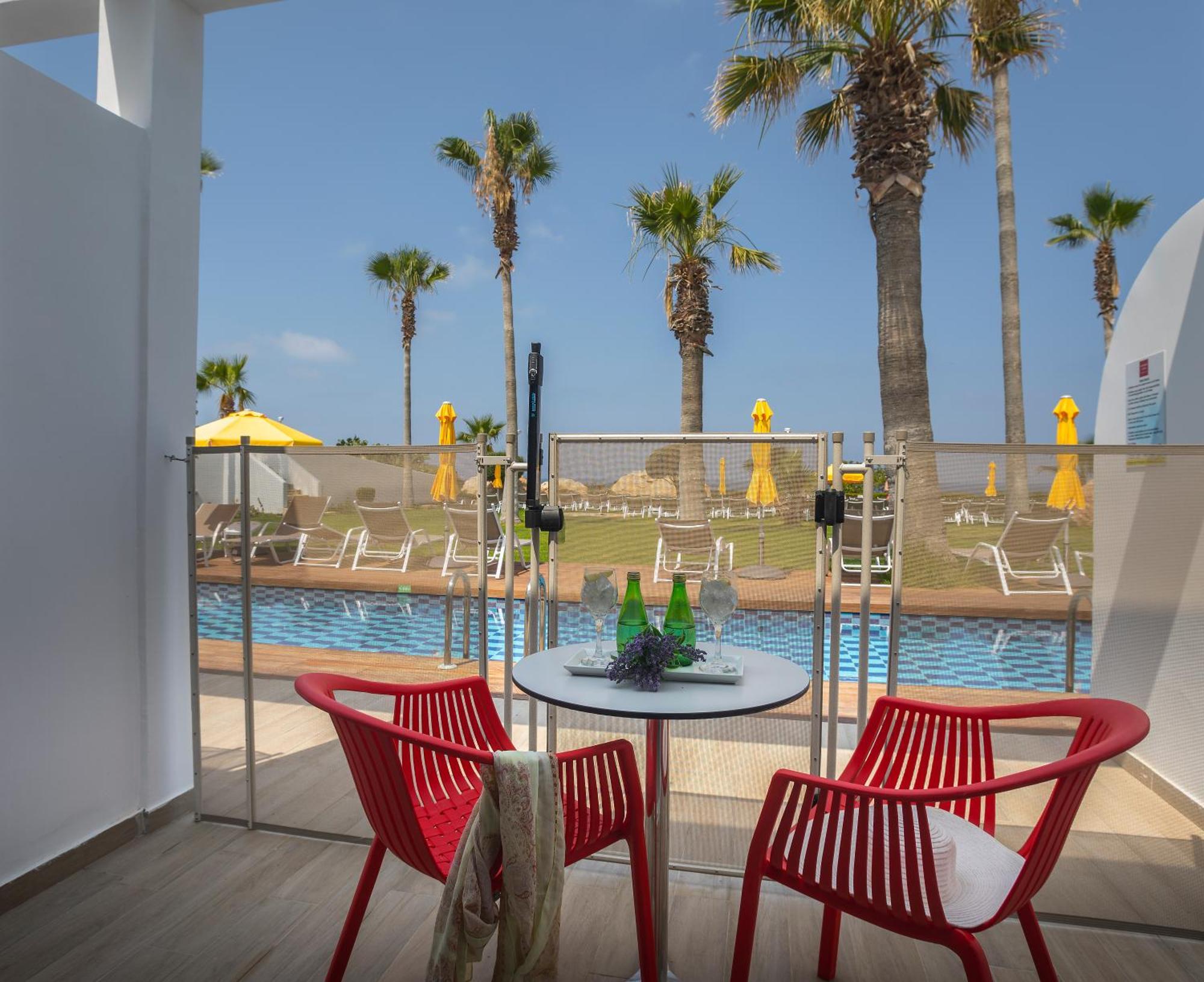 Leonardo Laura Beach & Splash Resort Klorakas Exterior photo