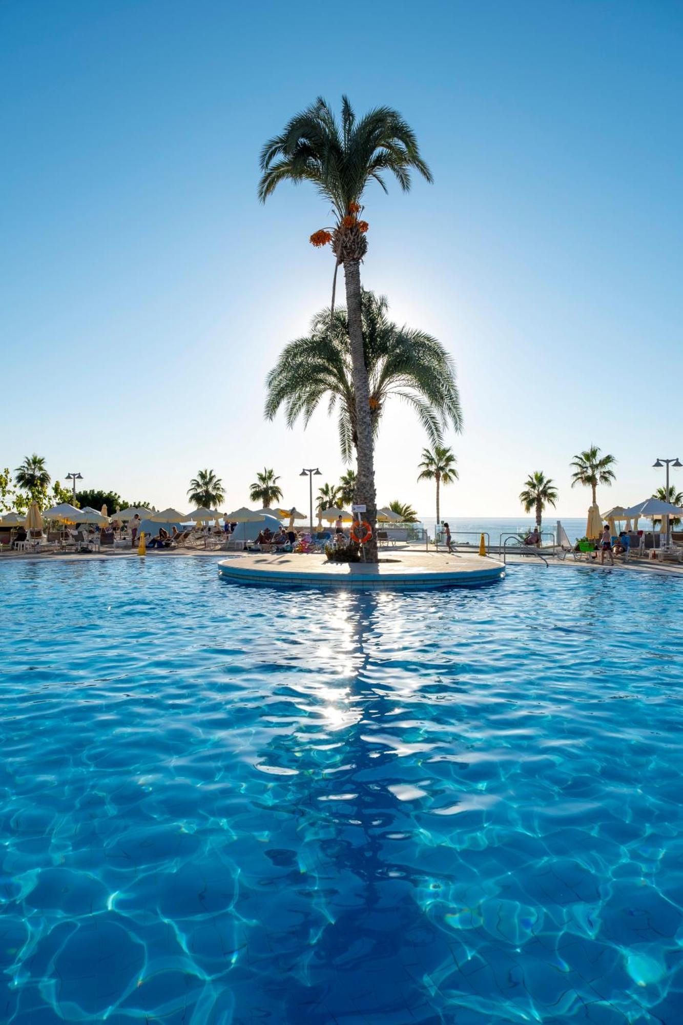 Leonardo Laura Beach & Splash Resort Klorakas Exterior photo