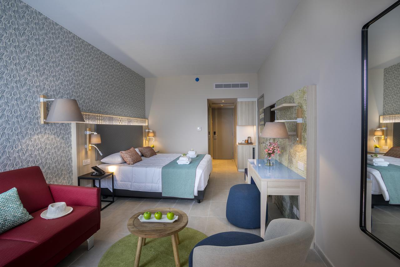 Leonardo Laura Beach & Splash Resort Klorakas Exterior photo