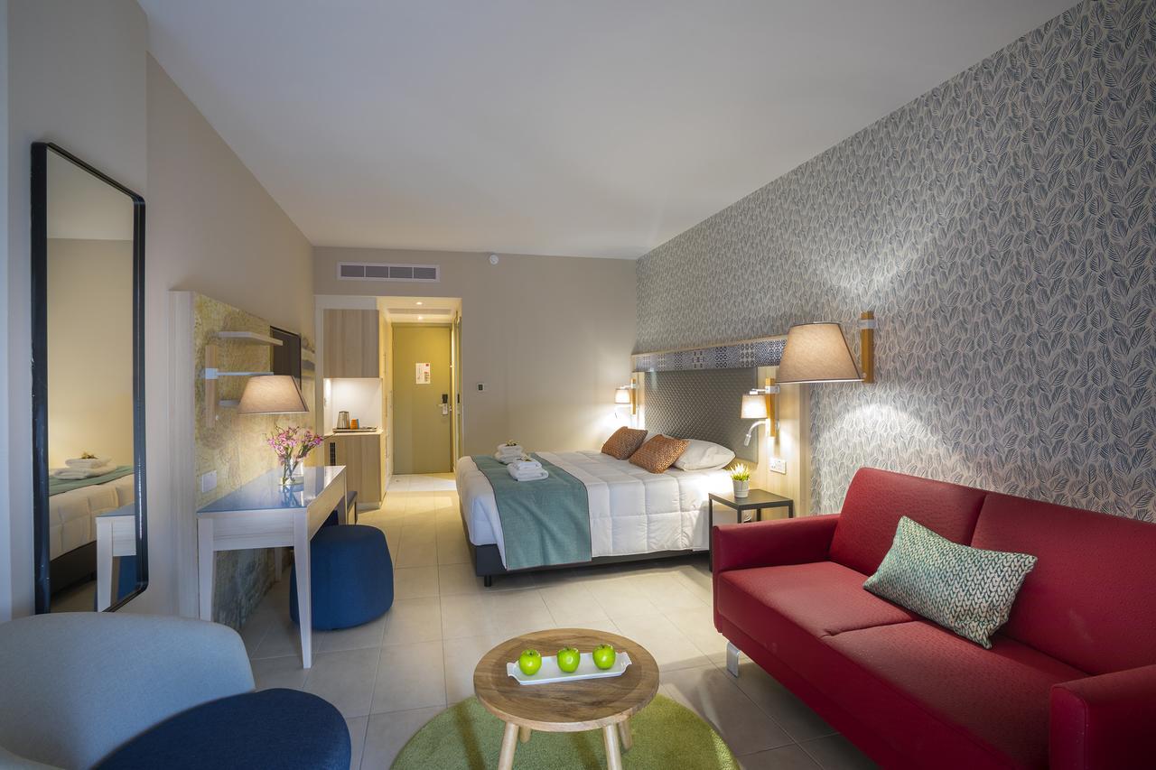 Leonardo Laura Beach & Splash Resort Klorakas Exterior photo