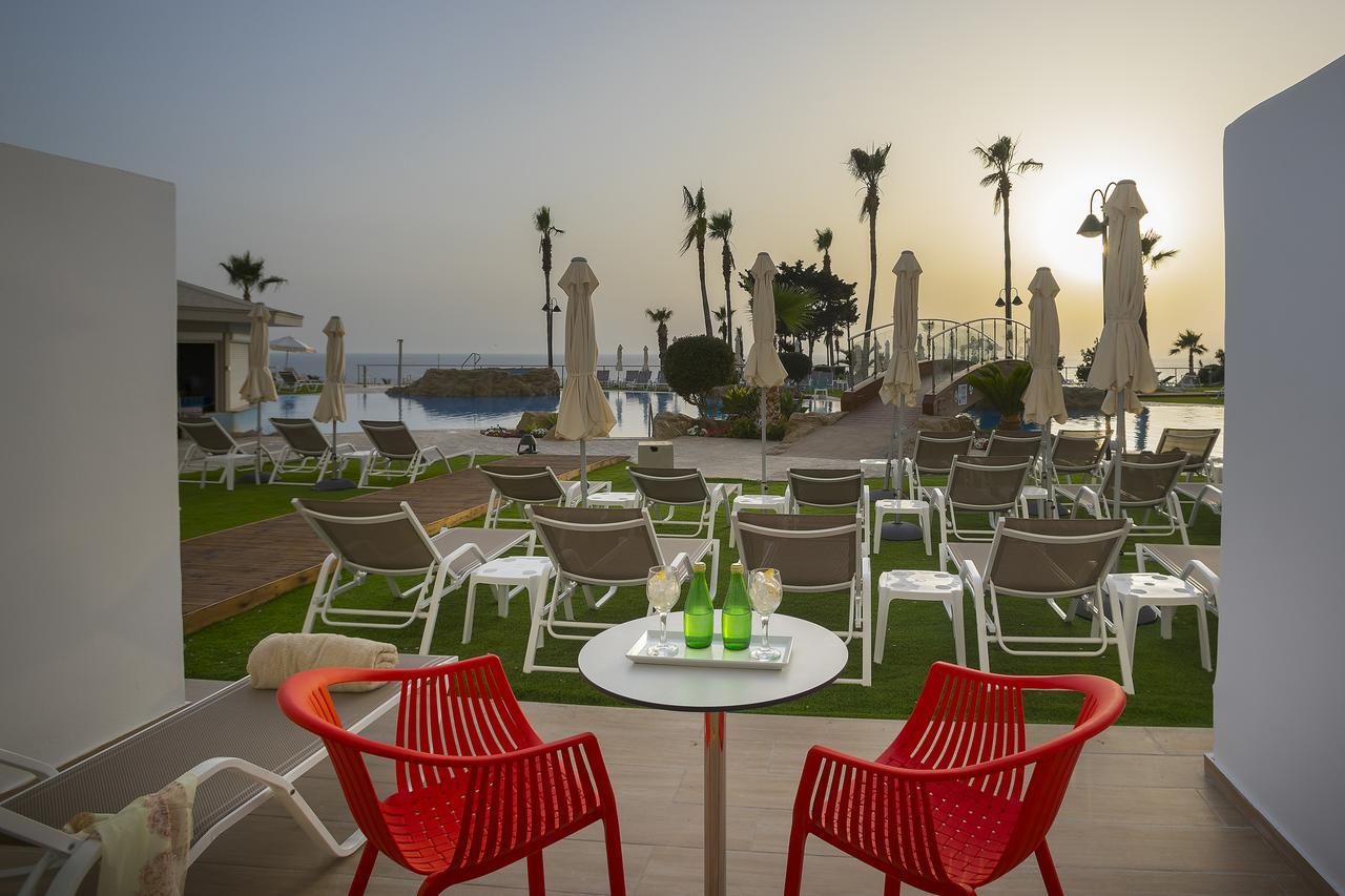 Leonardo Laura Beach & Splash Resort Klorakas Exterior photo