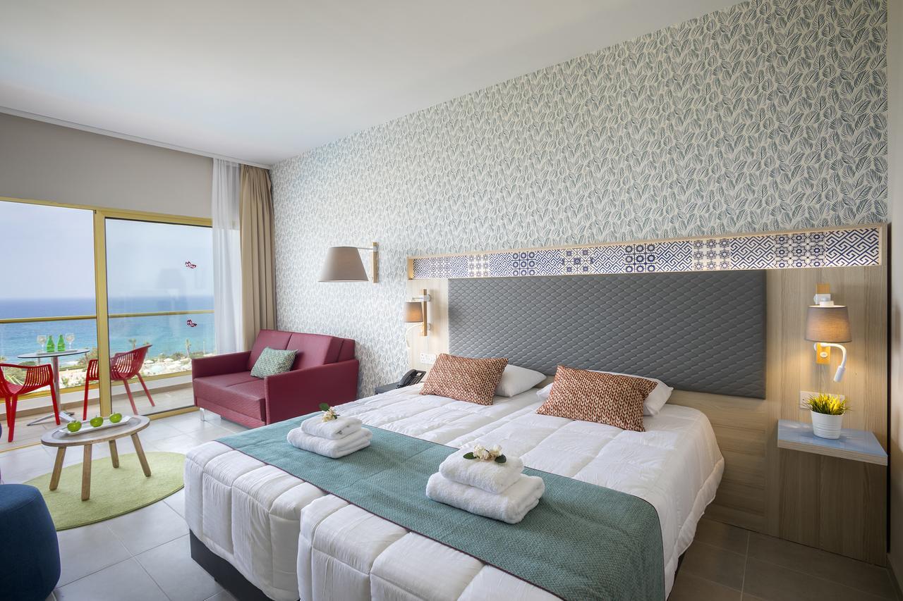 Leonardo Laura Beach & Splash Resort Klorakas Exterior photo